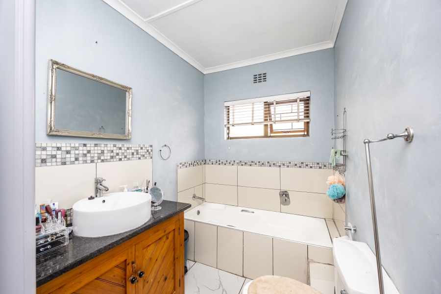 4 Bedroom Property for Sale in Nahoon Valley Park Eastern Cape